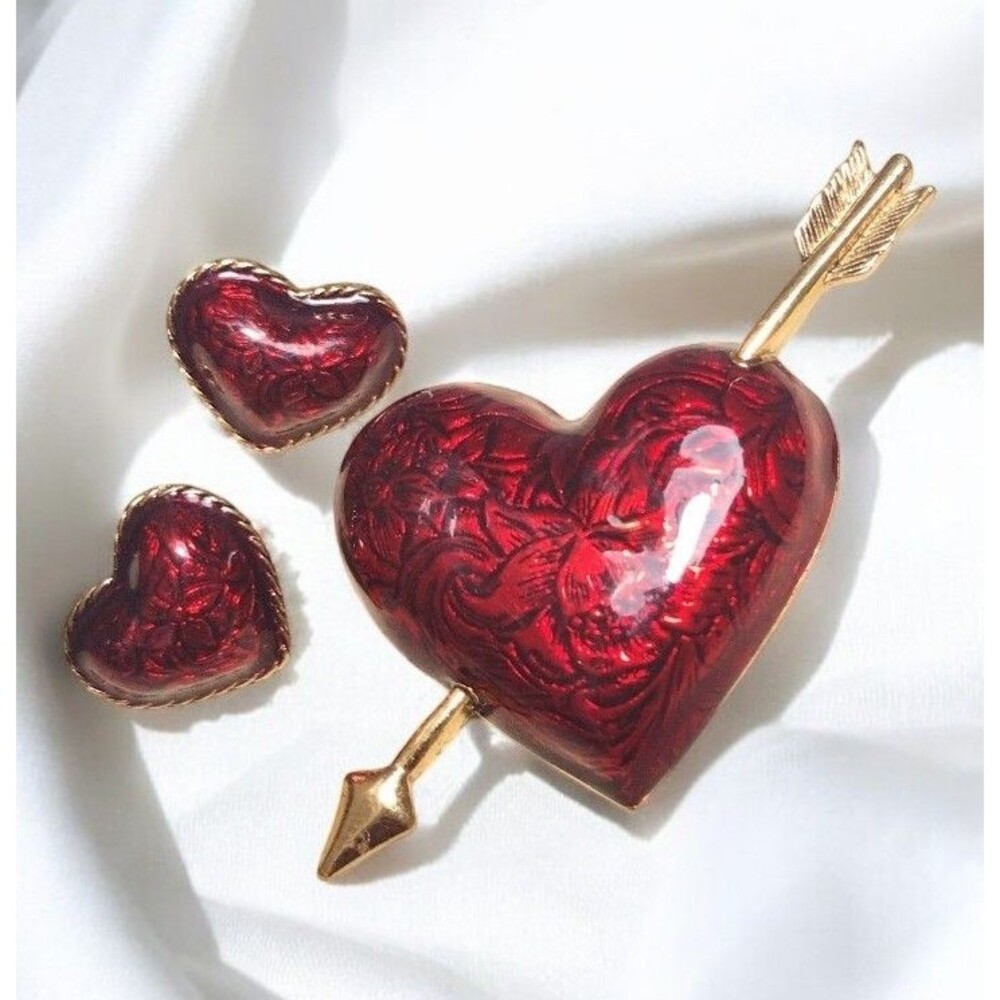 AVON Red Enamel Puffy Heart Cupid's Arrow Gold Plated Brooch w/Matching Earrings